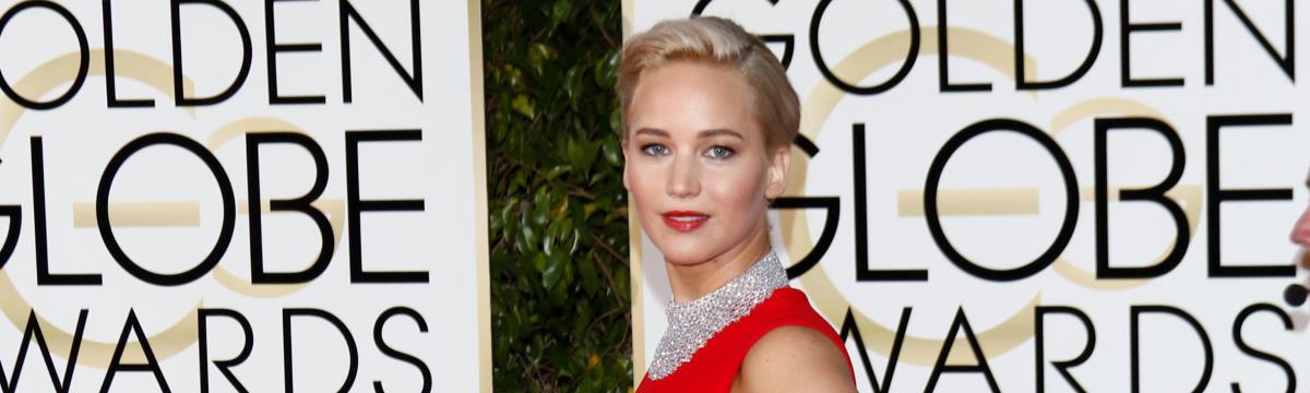 Jennifer Lawrence őszinte vallomása: ezért viselt vörös ruhát a Golden Globe-on