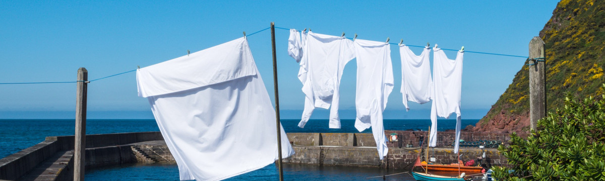 Így fognak a nyári nap alatt is vakítani a fehér ruháid