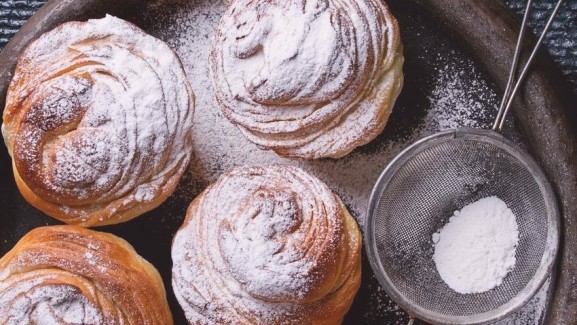 Ha már unalmas a muffin és a croissant: készítsetek cruffint!