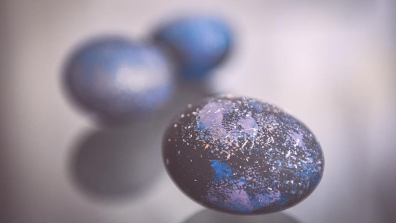 Galaxis útikalauz stopposoknak – avagy így fessetek égboltot a tojásra!