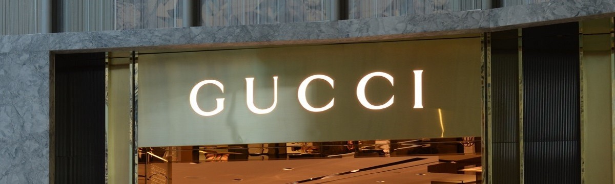 Amikor a divat és a vicc keveredik: saját mémekkel kampányol a Gucci