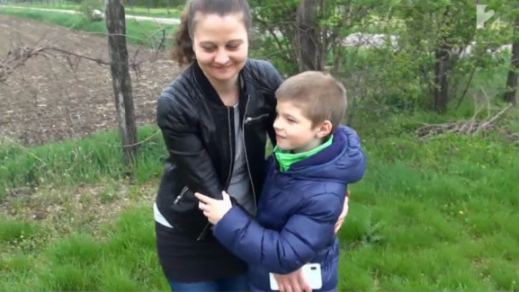 A 8 éves Máté mentette meg szívbeteg édesanyja életét – Videó