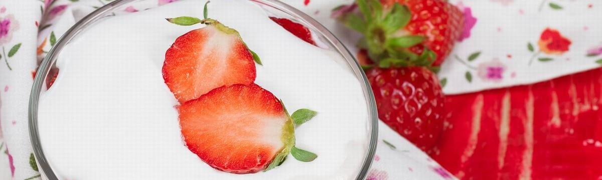 Könnyű joghurthab eperrel, kalóriaszegény változatban