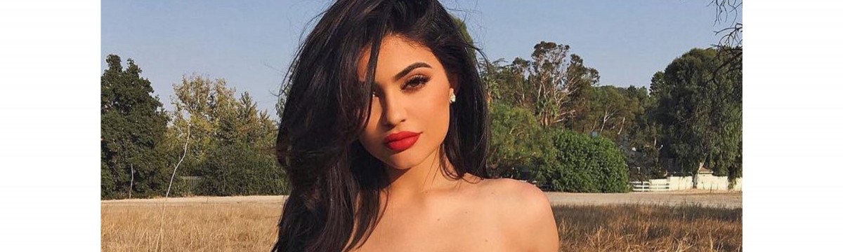 Kylie Jenner megmutatta 1 hónapos kislányát, Stormit – nagyon édes!