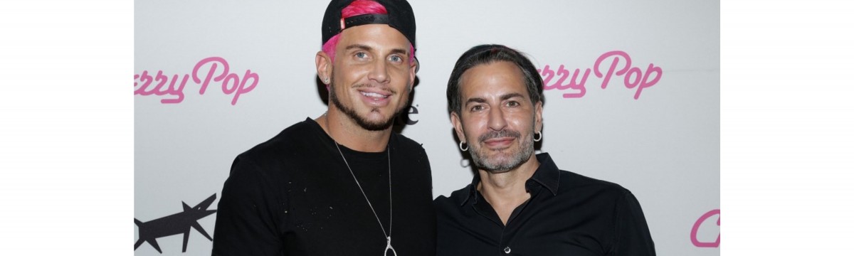 Nem akármilyen eseményen kérte meg Marc Jacobs pasija kezét – videó