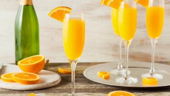 Narancsos pezsgőkoktél az ünnepi koccintáshoz