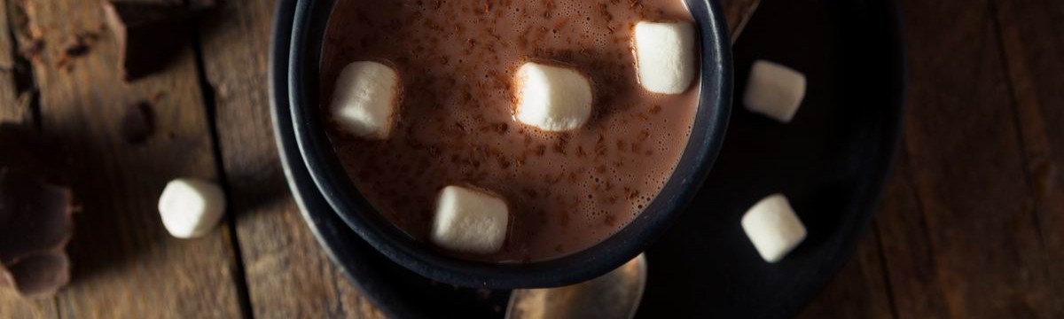 A csajos dumapartik sztárja: forró csoki rummal, ami felvidít és oldottá tesz