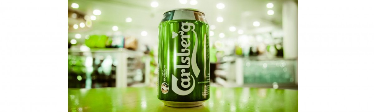Ragasztóra cseréli a műanyaggyűrűit a Carlsberg