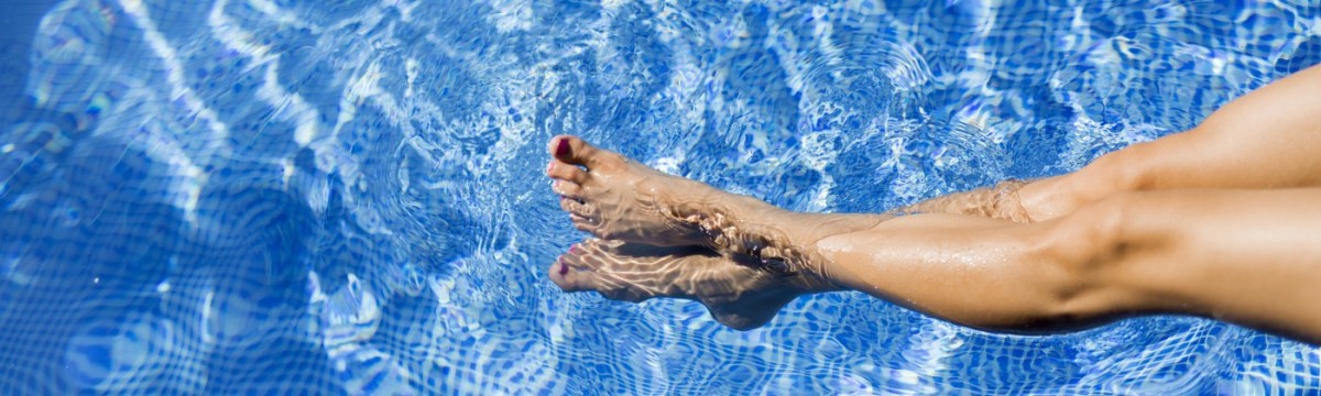Trendi, nem átlátszó strandtáskák, amiket mindenhová vihettek