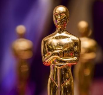 Miért Oscar az Oscar-díj? Kit ábrázol a szobor? Ebből a kisokosból minden kiderül